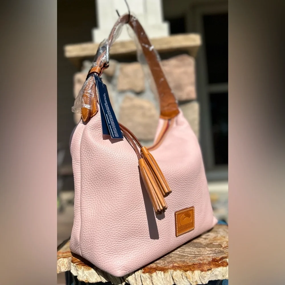 Dooney & Bourke opens feel