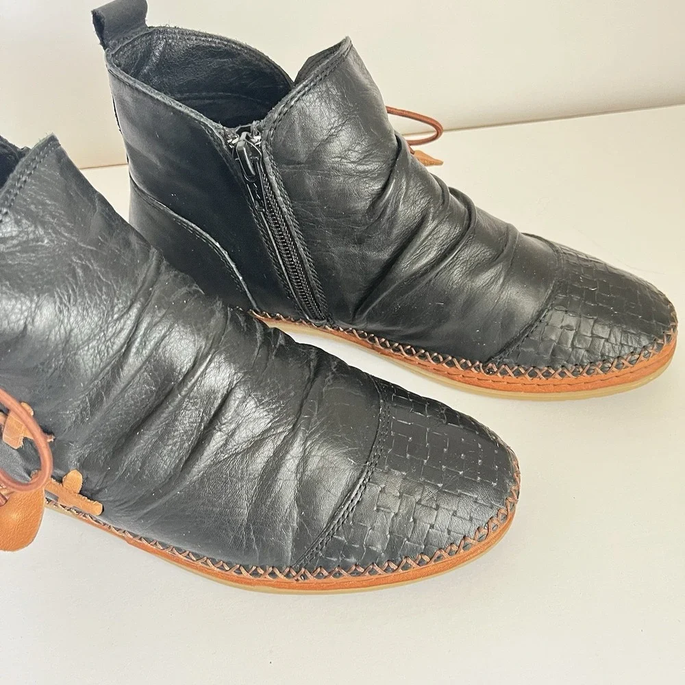 Spring Step flat ankle booties leather black sz 7 US NEW hippie zip ties soft