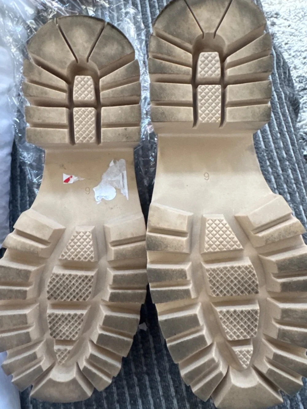 Like new beige leather penny loafers