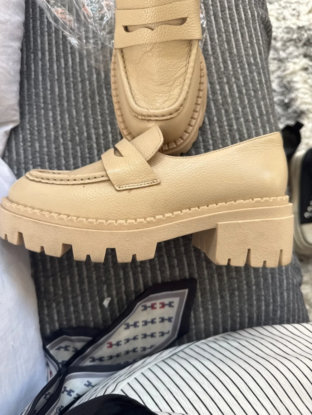 Like new beige leather penny loafers