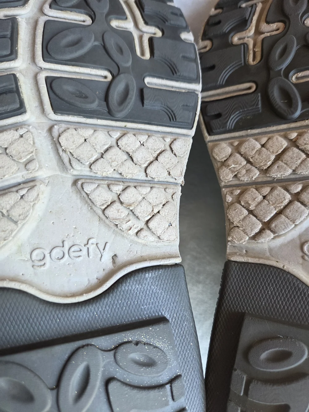 Gravity Gdefy light gray