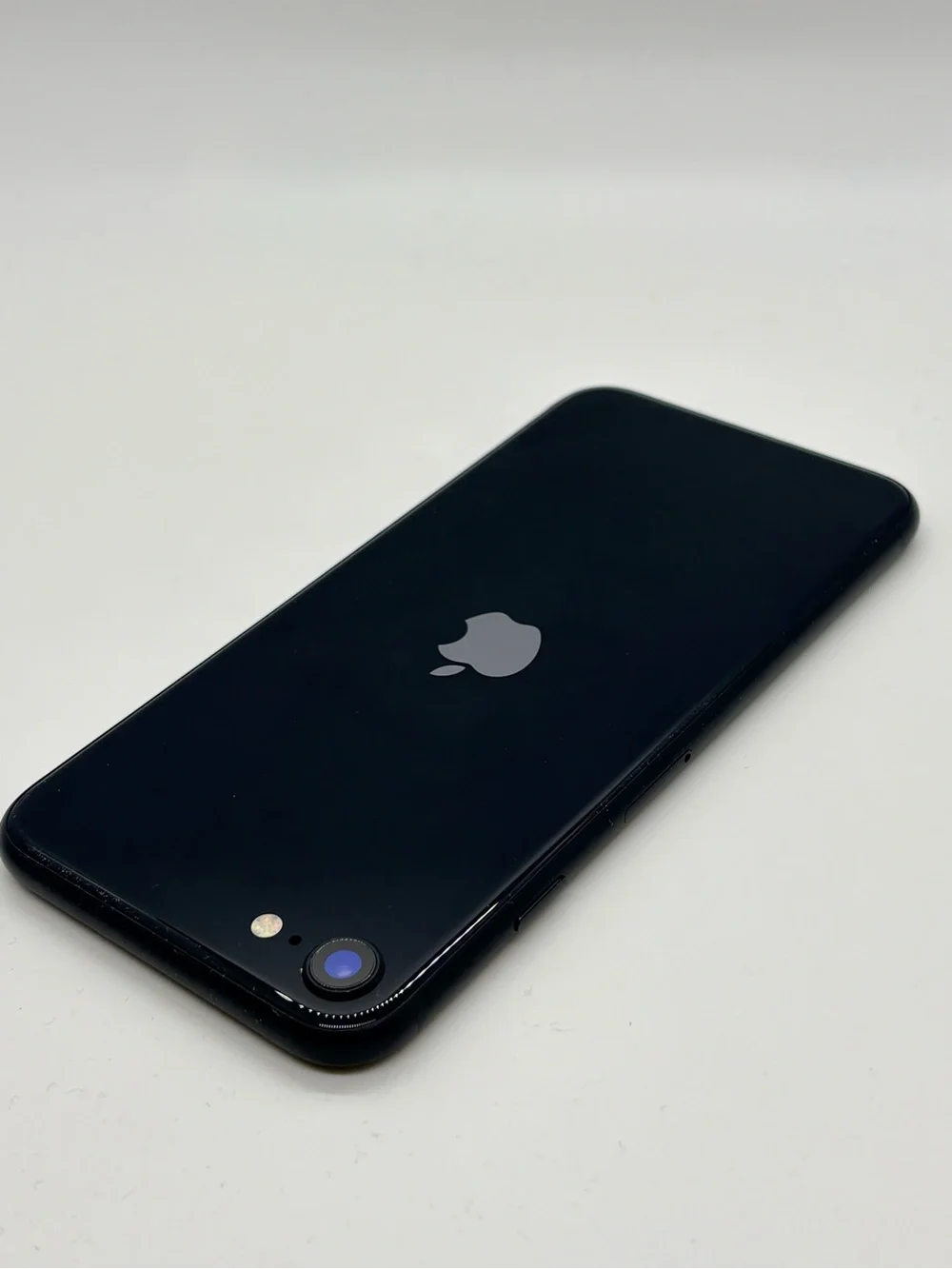 Apple iPhone SE UNLOCKED 64GB GREAT CONDITION
