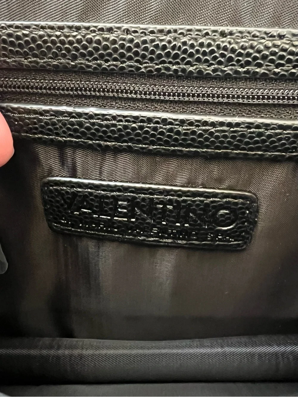 Valentino nwt there