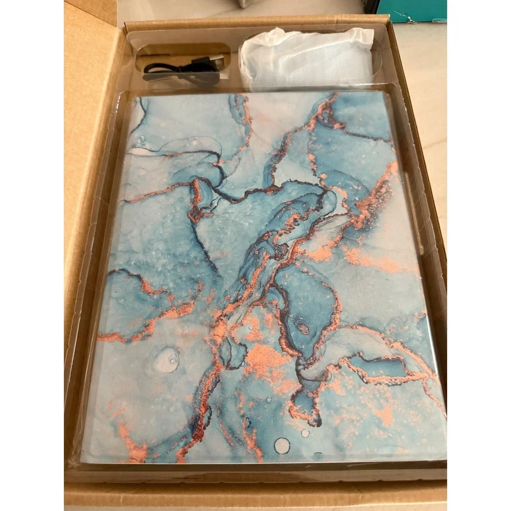 The Unbranded Brand stylish marble