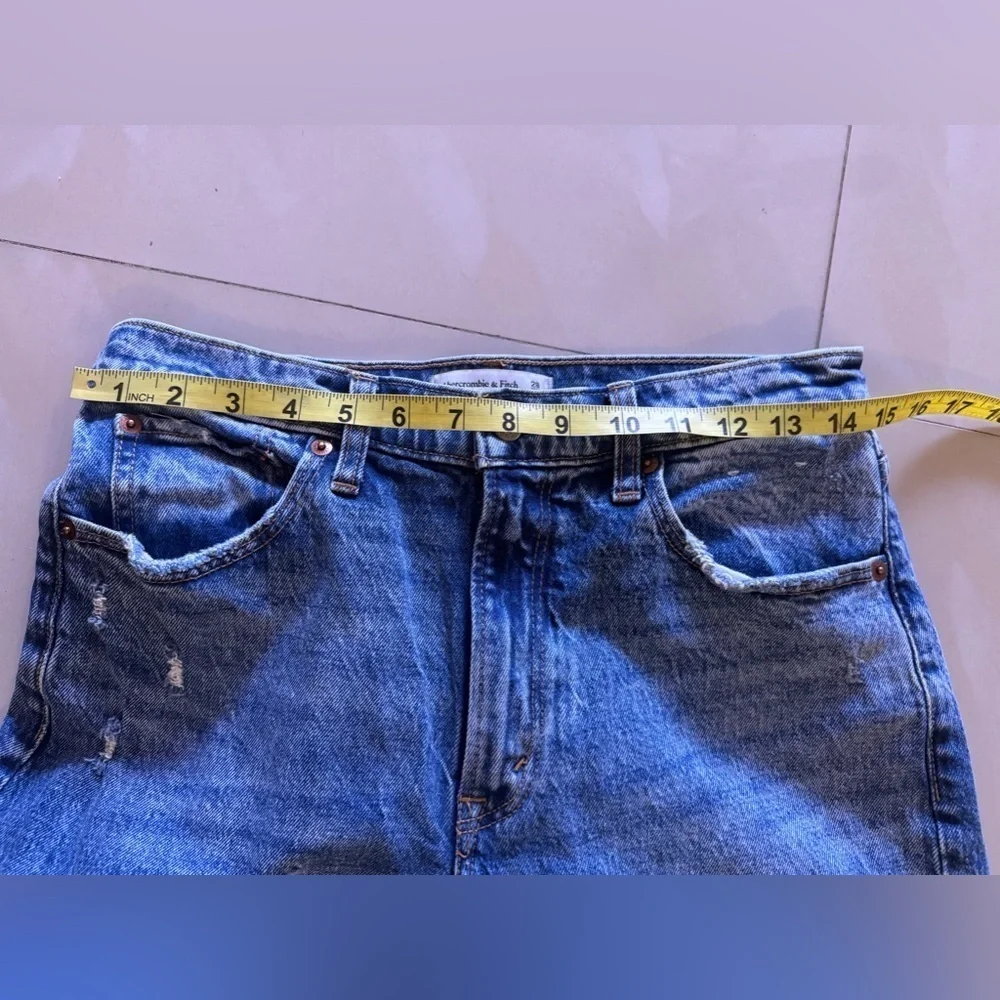 Abercrombie & Fitch The Mom High Rise Blue Jeans Distress Size 28/ 6L Pocket Zip