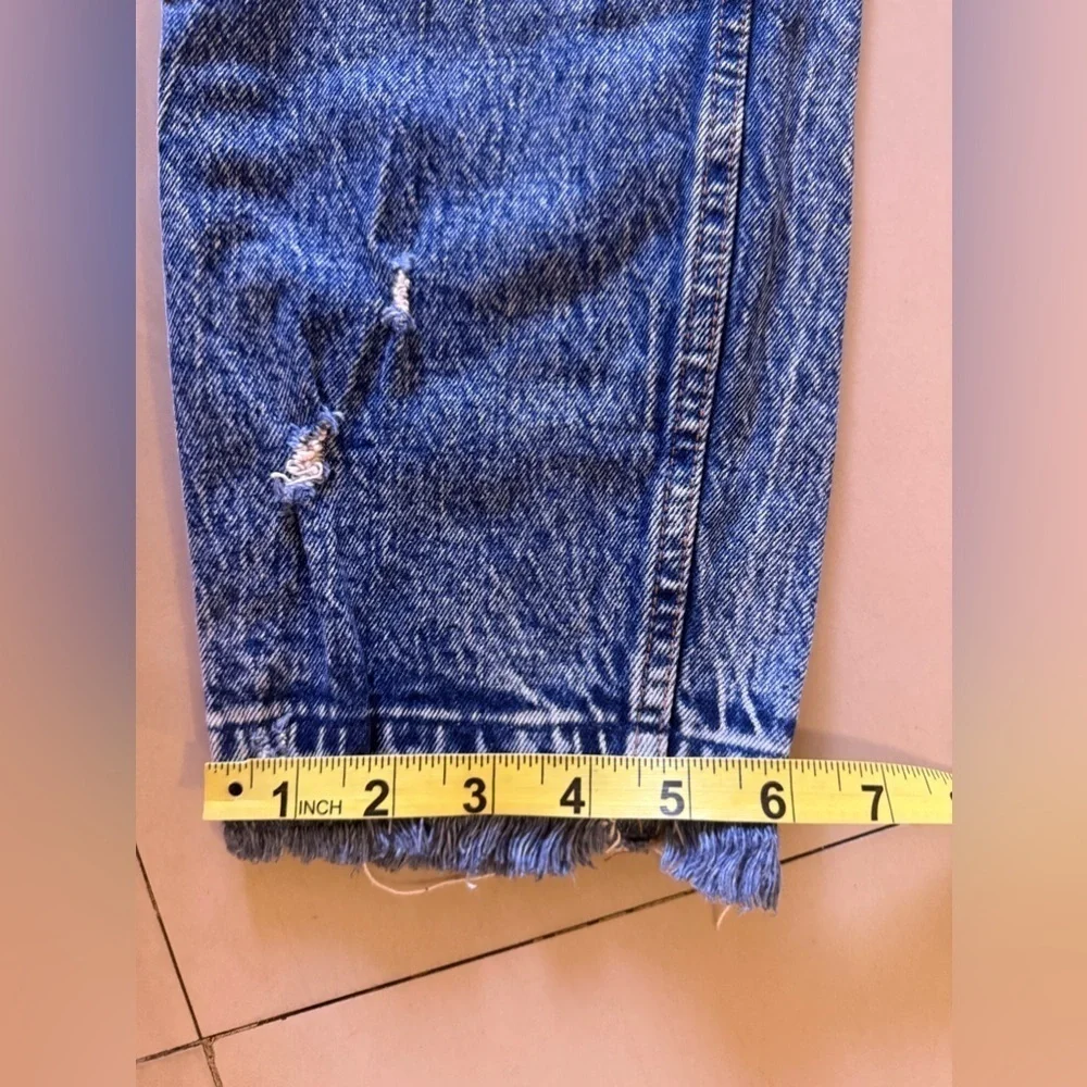 Abercrombie & Fitch The Mom High Rise Blue Jeans Distress Size 28/ 6L Pocket Zip