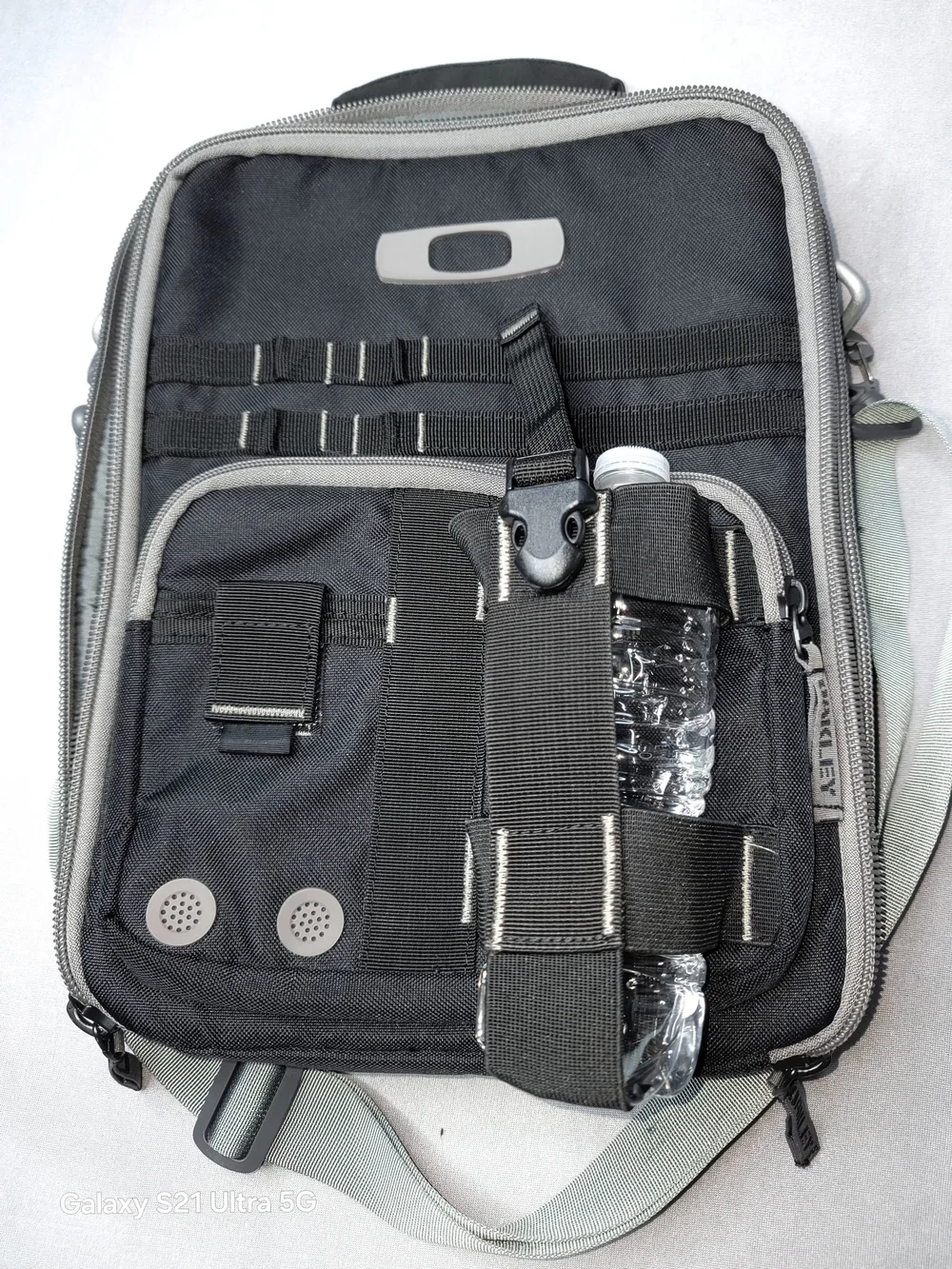 Oakley slim messenger