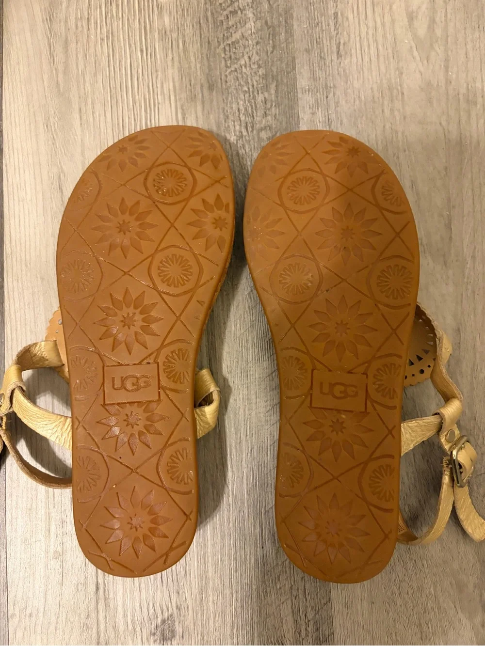 UGG cognac leather