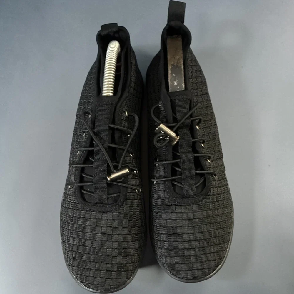 Steven By Steve Madden accented while