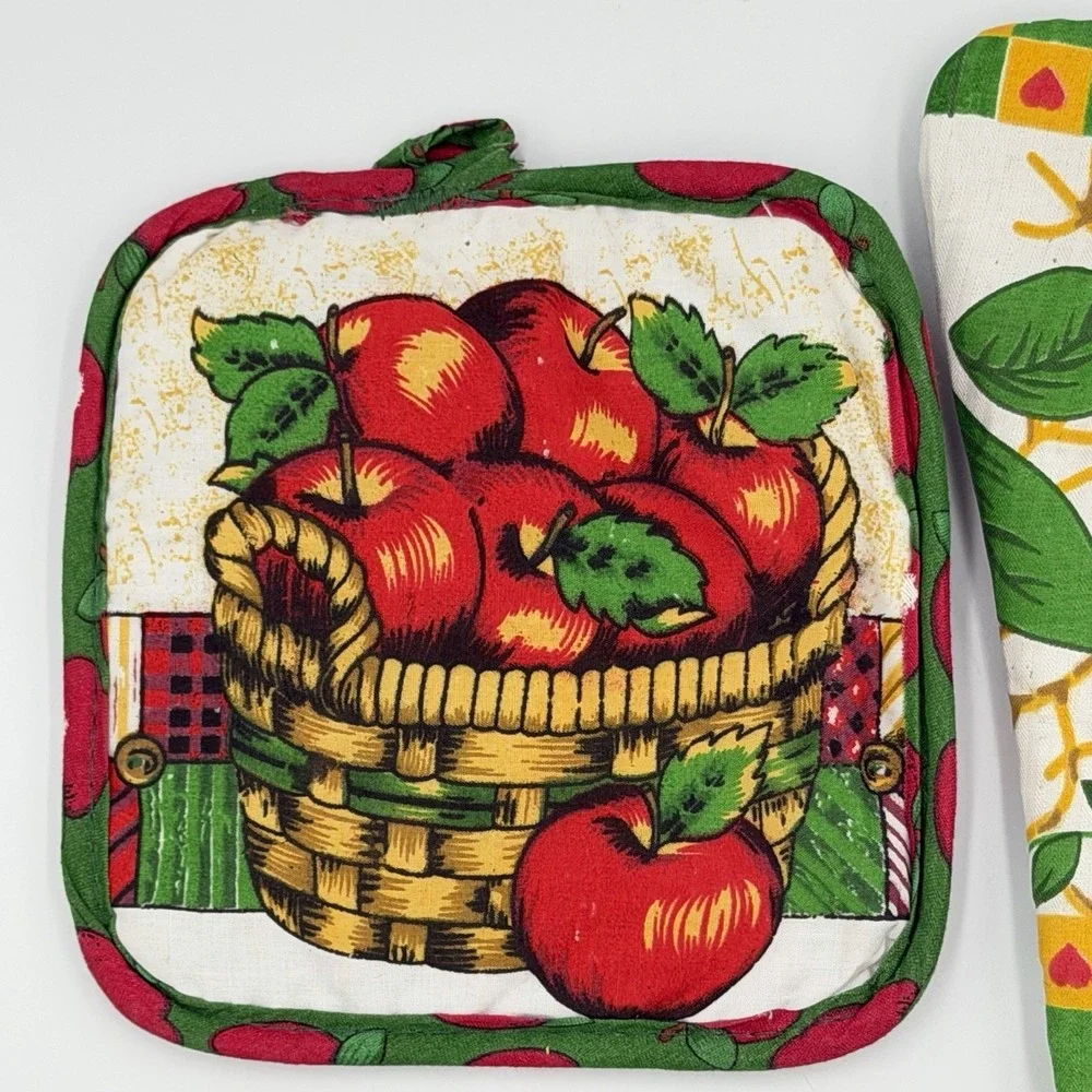 The Unbranded Brand vintage apple