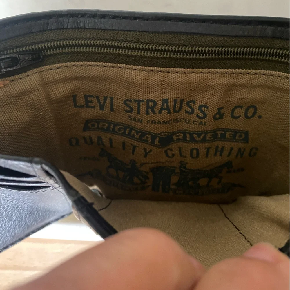 Levis type trifold smoke