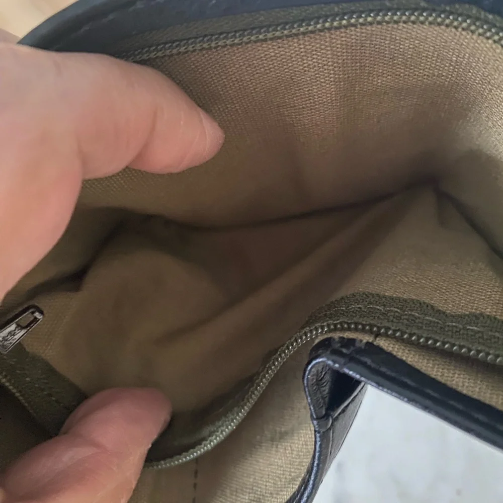 Levis 100% leather essential