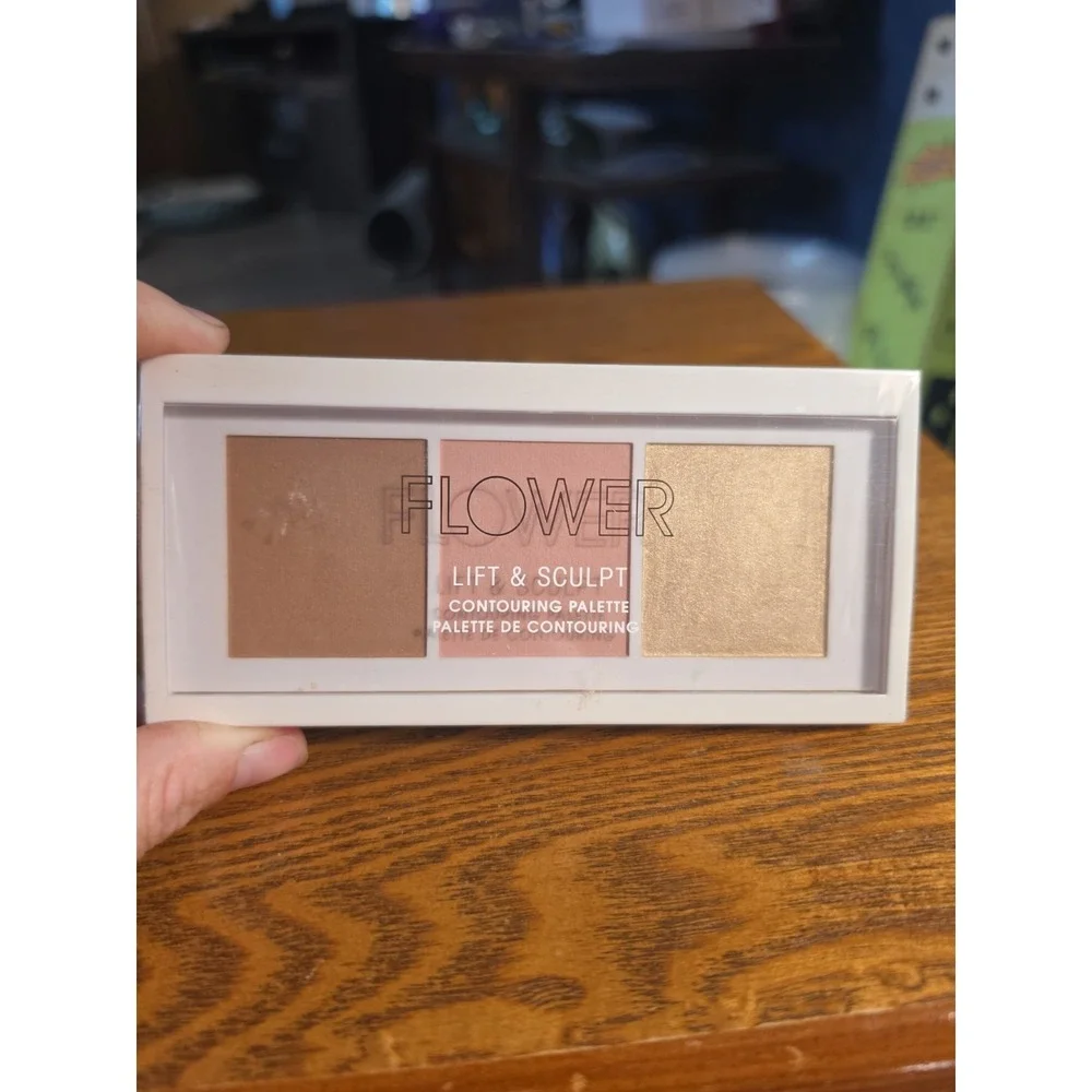 Flower Beauty Lift & Sculpt Contouring Palette Medium to Deep ***Flawed