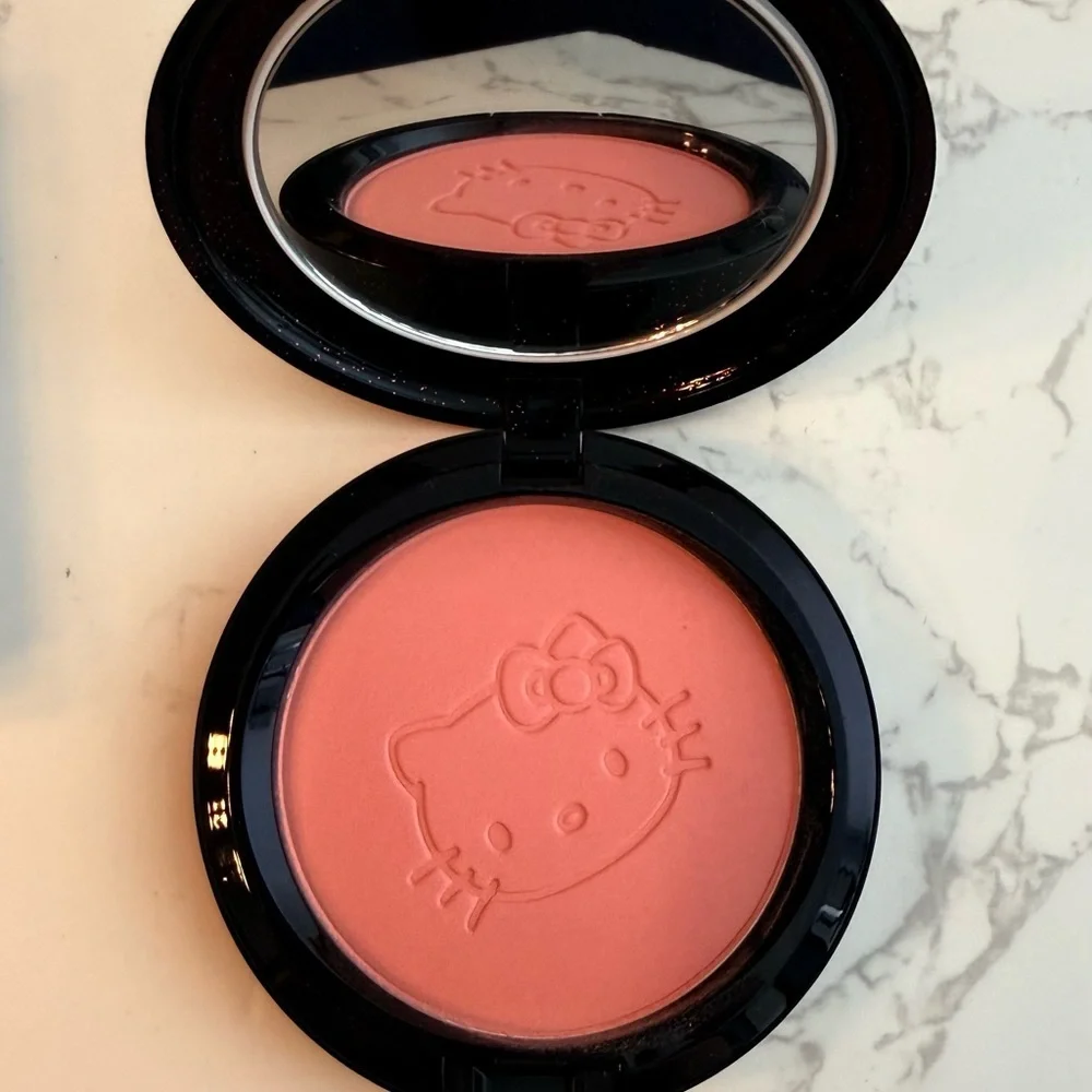 Mac Cosmetics x Hello Kitty Beauty Powder in Pretty Baby