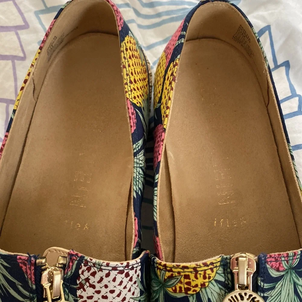 Anne Klein iFlex Zetta Pineapple Print Espadrille Flat Zip Up Sneaker Size 9.5M