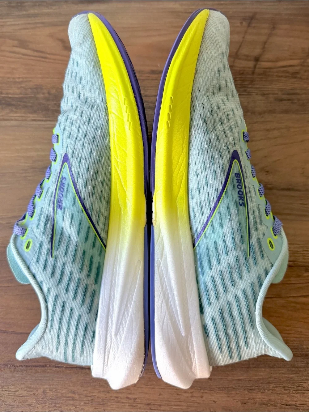 Brooks Women’s Hyperion Max Light Blue / Purple / Yellow (Size: 9-B Medium)