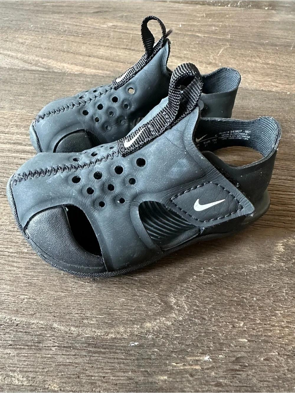 Nike Kids Black Water Sandals - size 5 Toddler