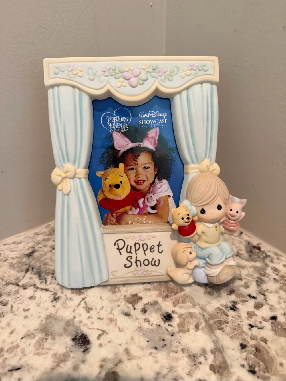 NIB Precious Moments Disney Showcase Collection Puppet Show Photo Frame Pooh 4x6
