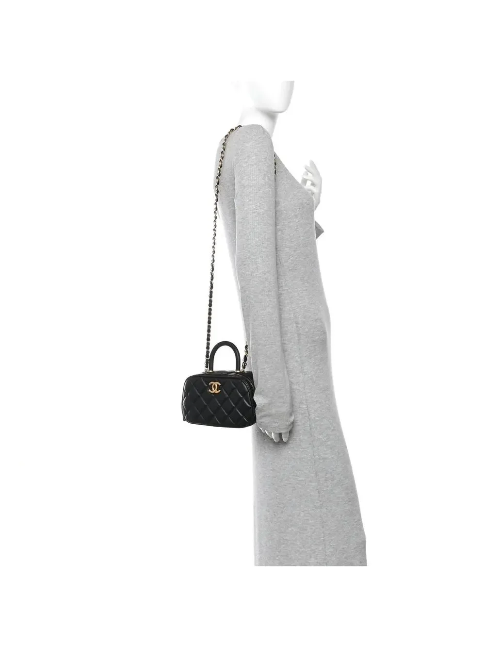 CHANEL indulge timeless