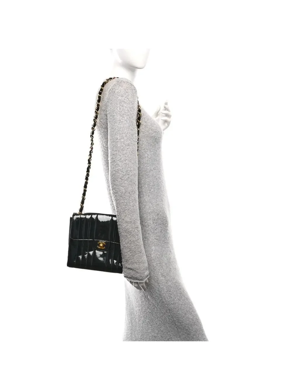 CHANEL indulge timeless