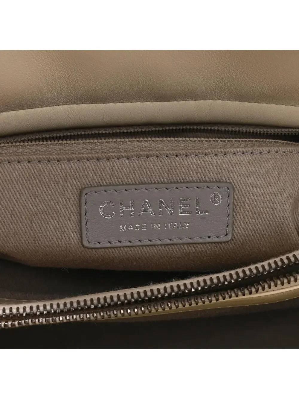 CHANEL indulge timeless