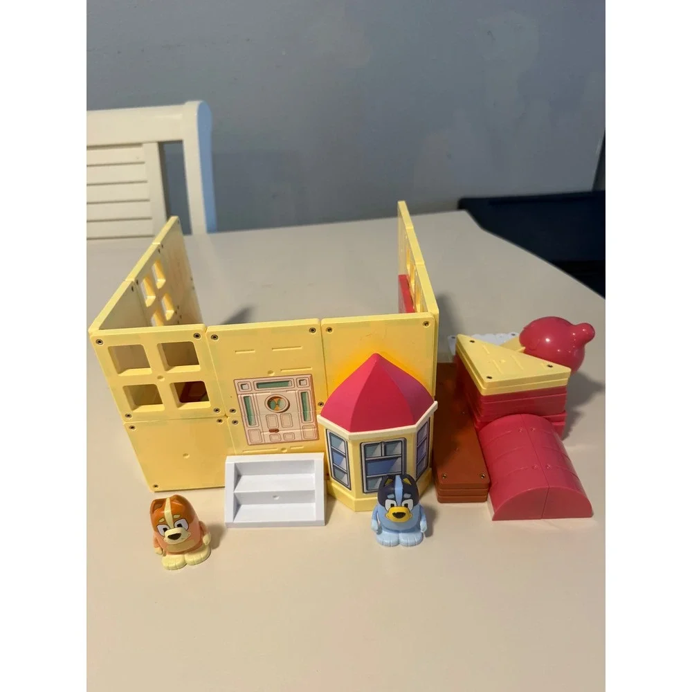 Bluey Magnetic Playset Heeler House Building Tiles with Bluey and Bingo Figures