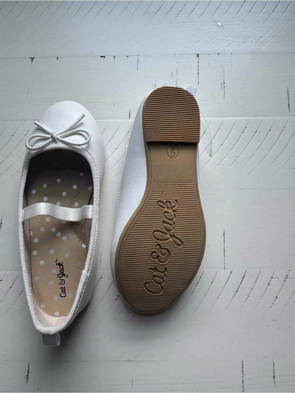 Cat & Jack classic white