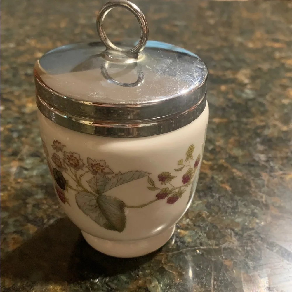 Royal Worcester elegant porcelain