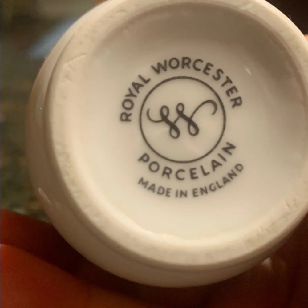 Royal Worcester elegant porcelain