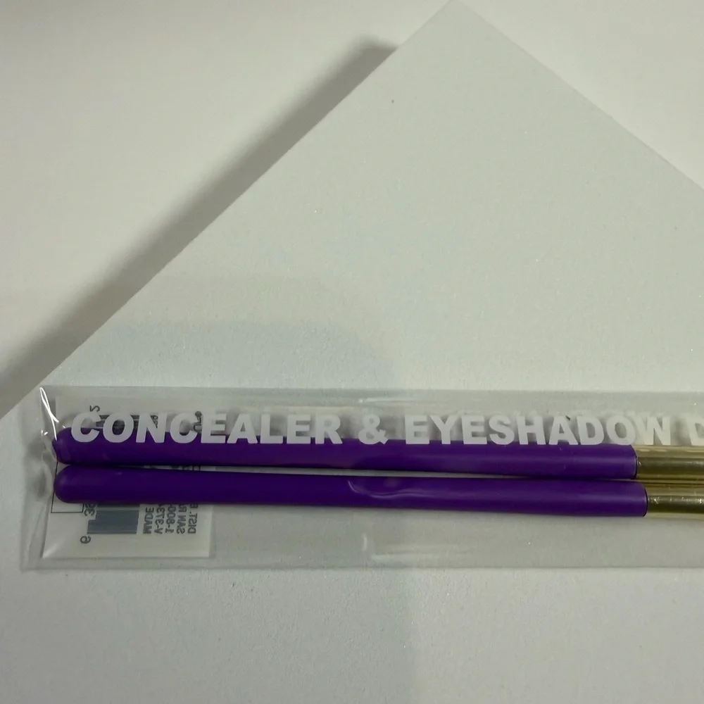 🩷5/$10🩷 Purple Concealer & Eyeshadow Brush Duo