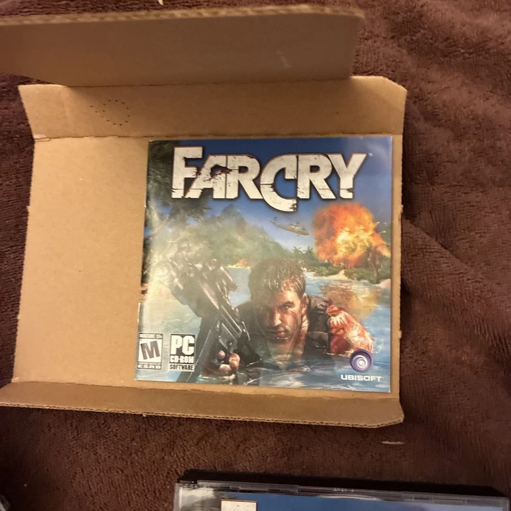 Far Cry - PC CD-ROM Windows CIB Ubisoft With Box 5 Disc And Manual Complete