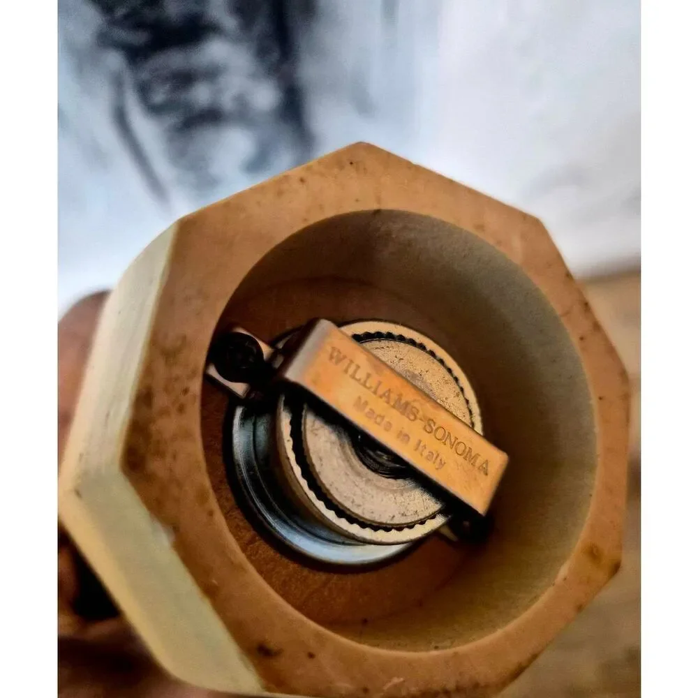Williams Sonoma pepper grinder