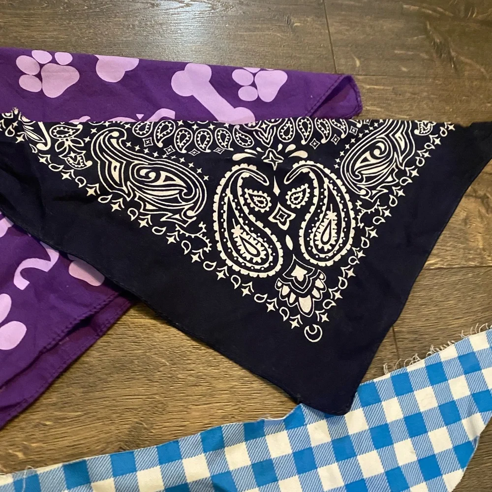 Lot of 7 Dog‎ Items. 6 Bandannas and 1 Shirt.