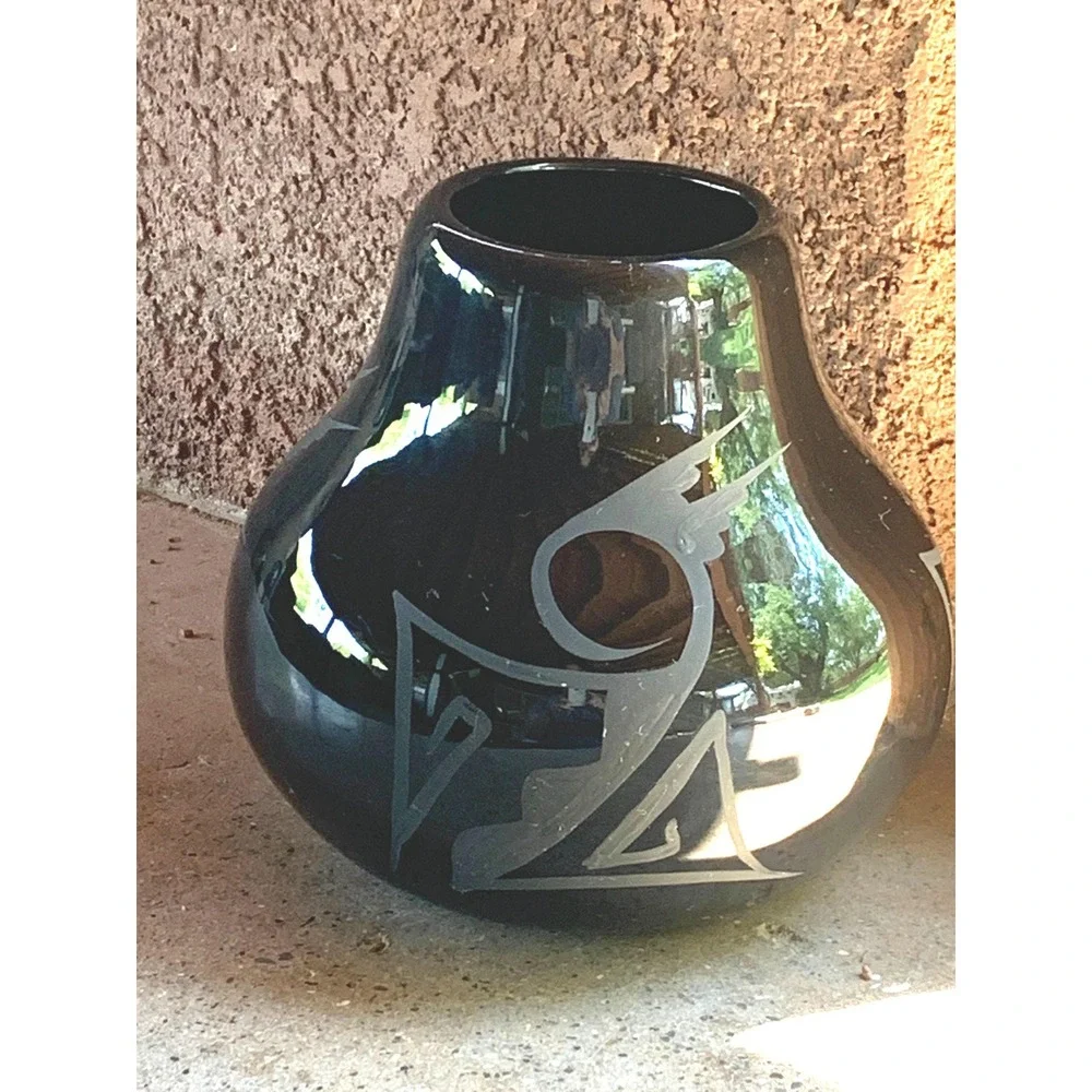 Native American Pottery Vase Black On Black‎ Signed Nanci L Dine New Mexico