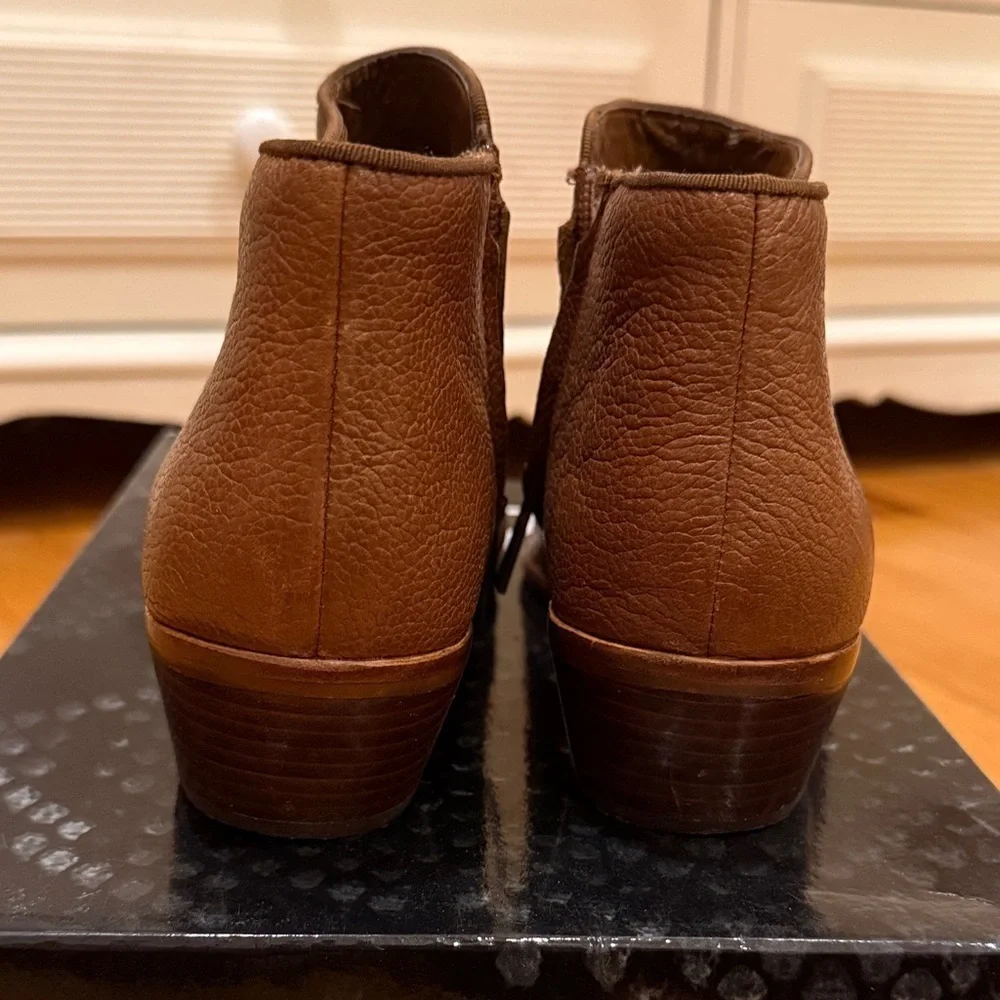 Sam Edelman elegant saddle