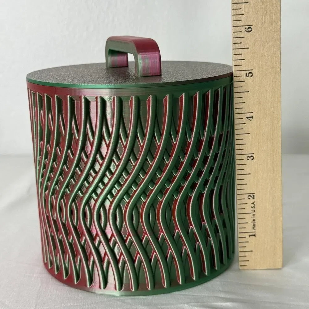Handmade compact pattern lidded