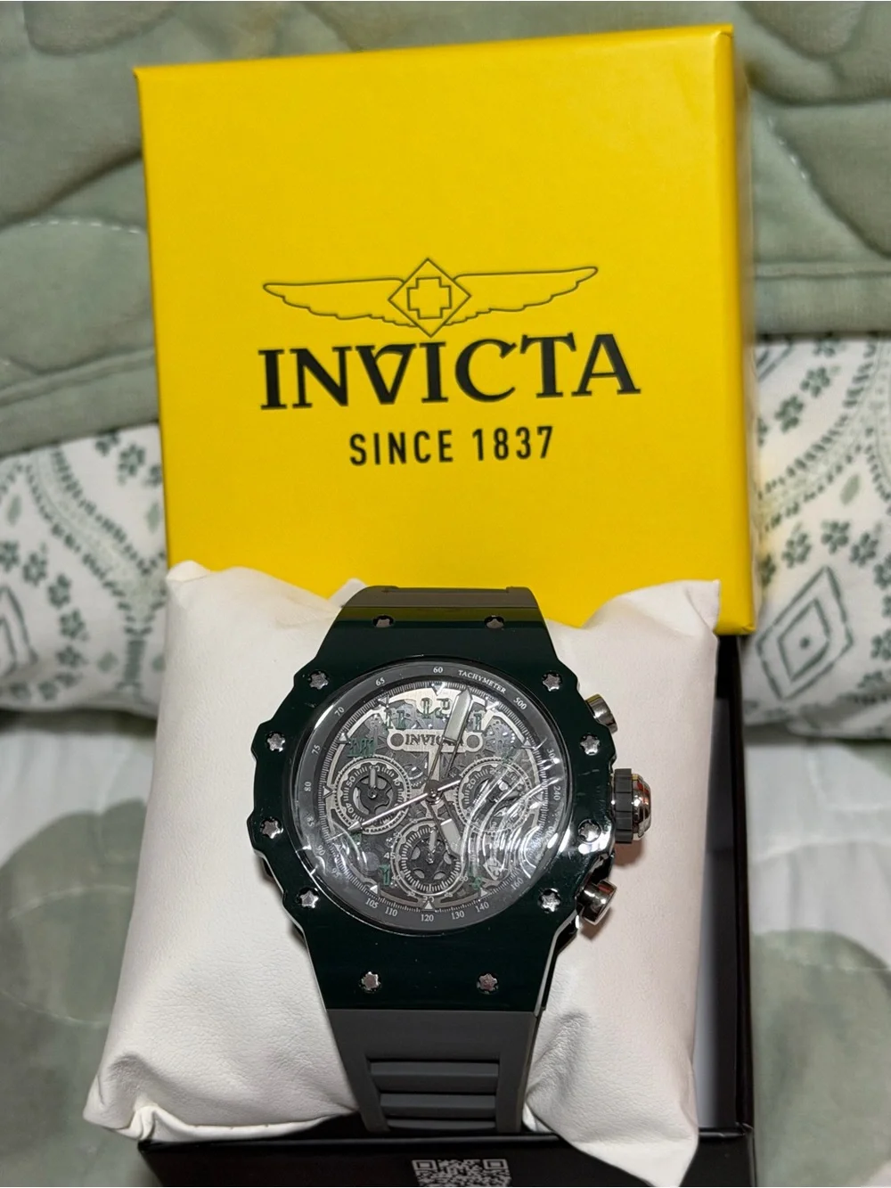 Invicta INVICTA WATCH 69657 NEW INVICTA WATCH GREEN WITH GRAY BANDS