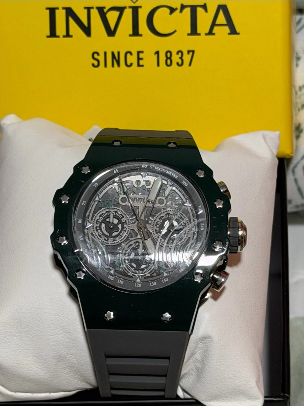Invicta modern movement black