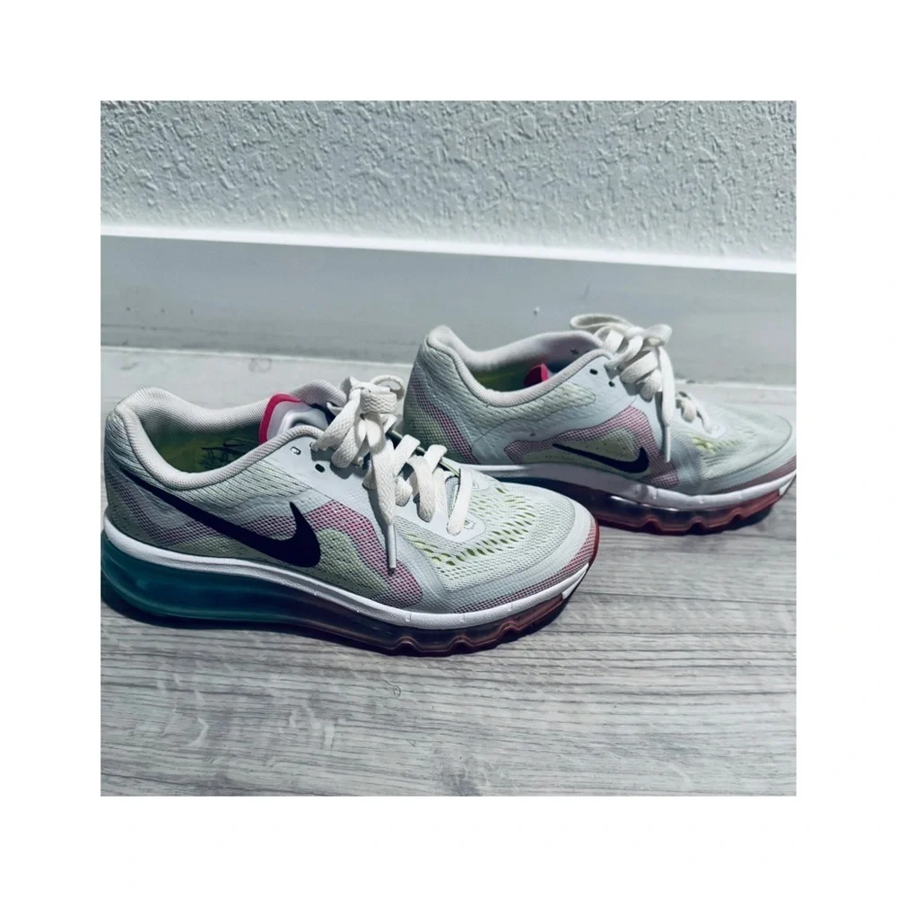 Nike shoes white