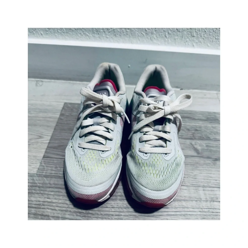 Nike shoes white