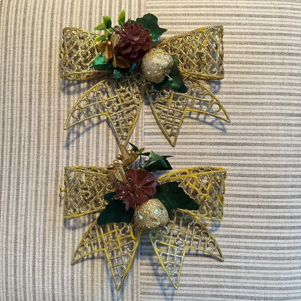 Gold Glittery Christmas Bows