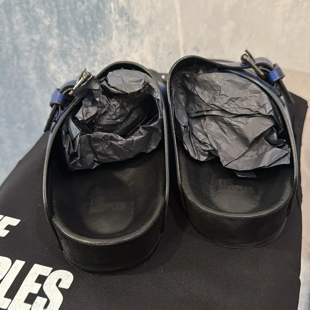 The Kooples comes dust
