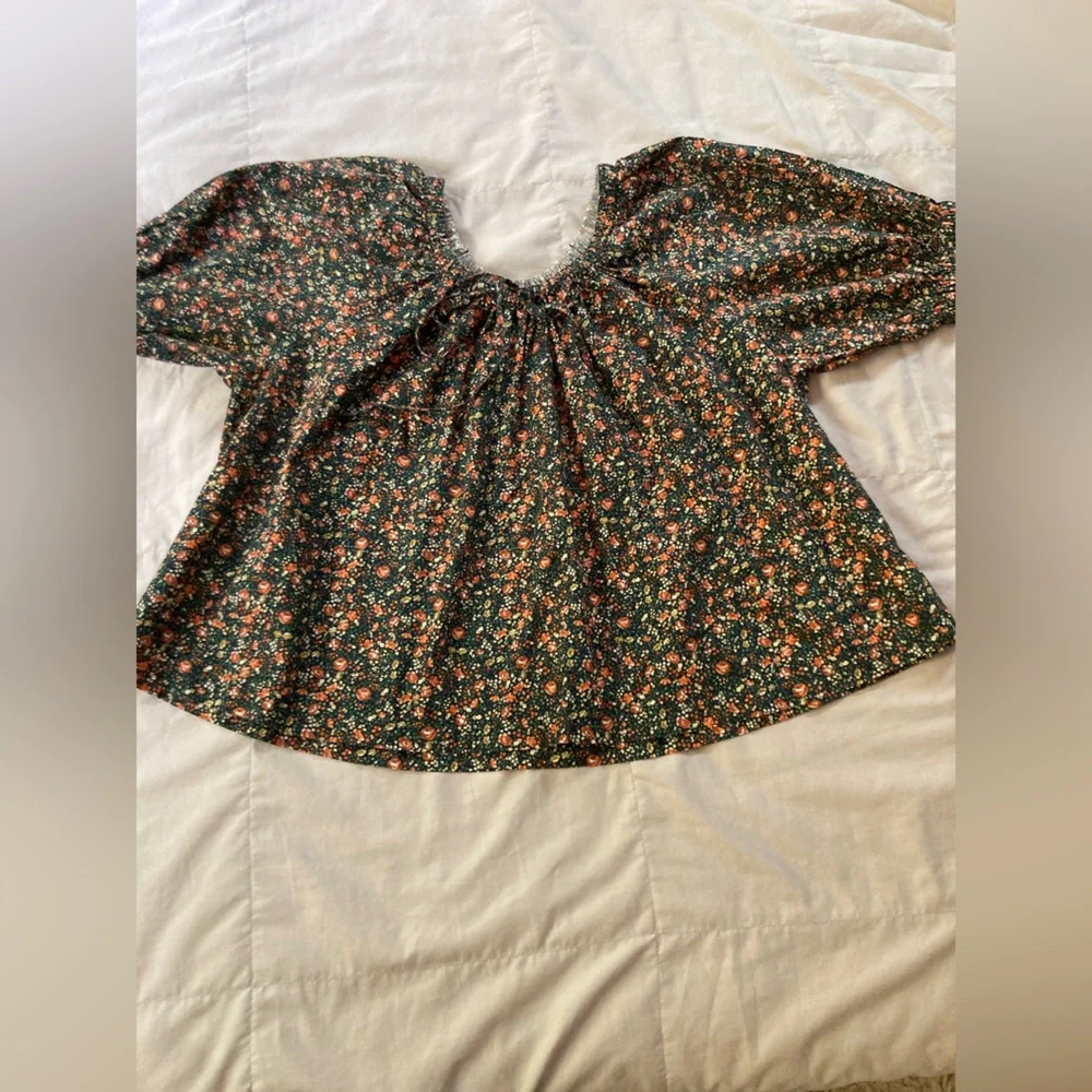 Doen Black Floral Puff-Sleeve Blouse