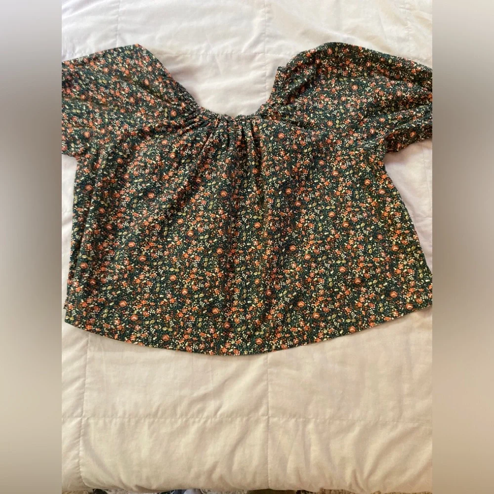 Doen Black Floral Puff-Sleeve Blouse
