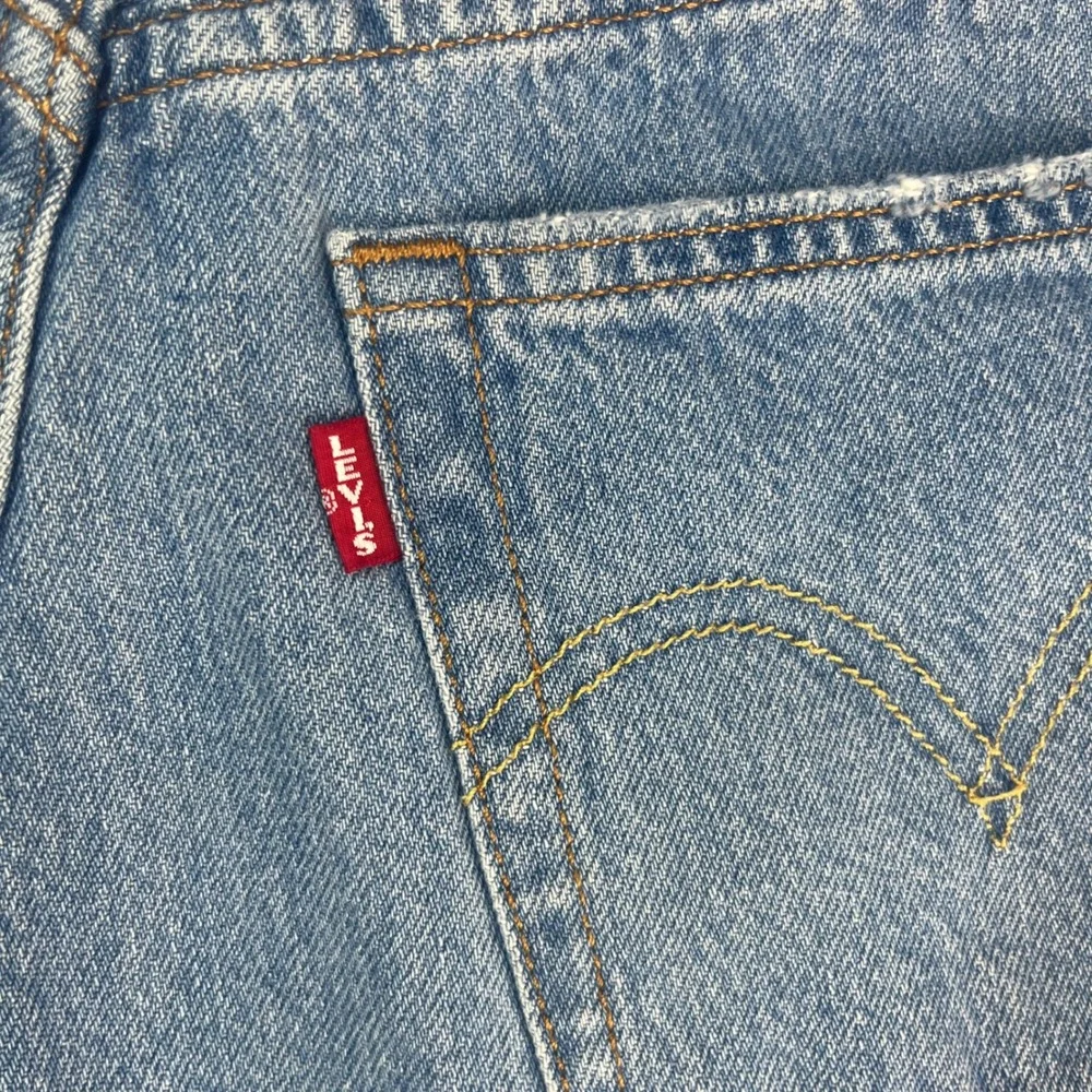 Levi's Premium 501 Long Shorts Women's 26 NWT Blue‎ Distressed Raw Hem Mid Rise