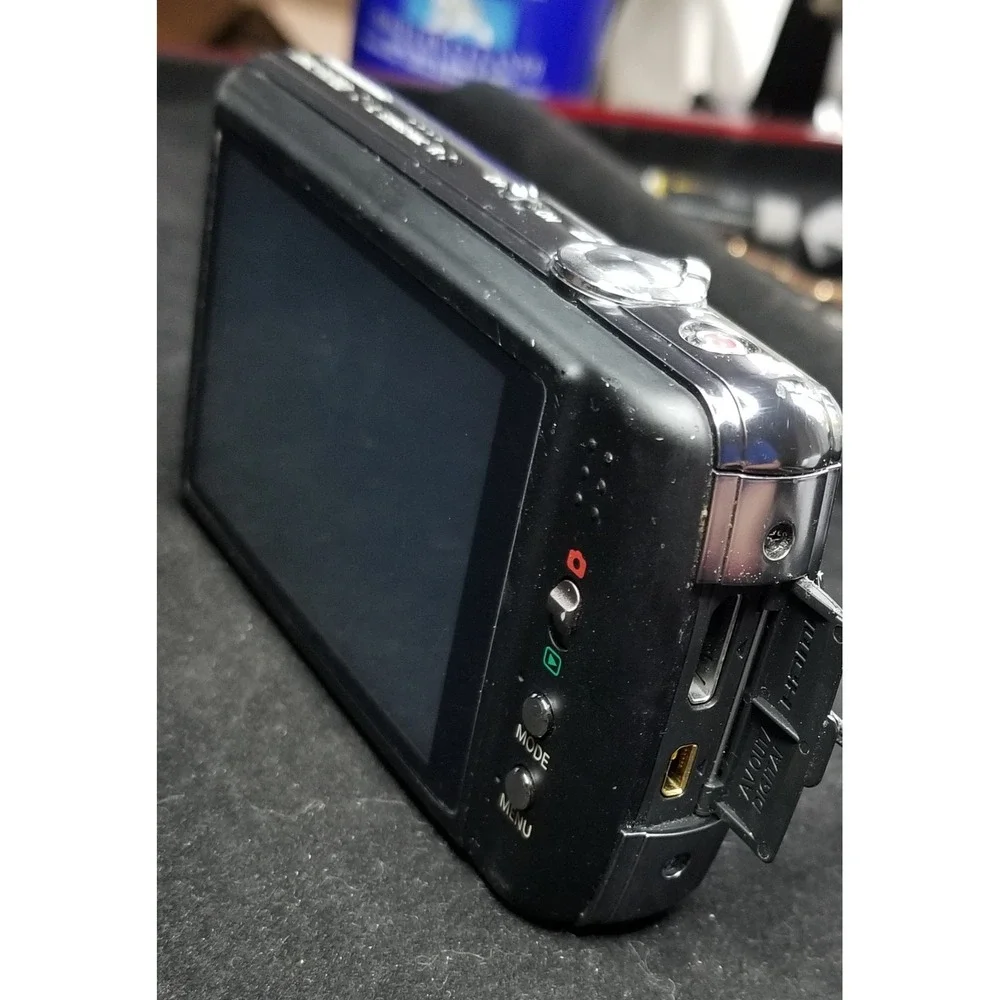 Panasonic‎ Lumix DMC-FX700 Digital Camera 14.1 MP 5x Optical Zoom HD Movie