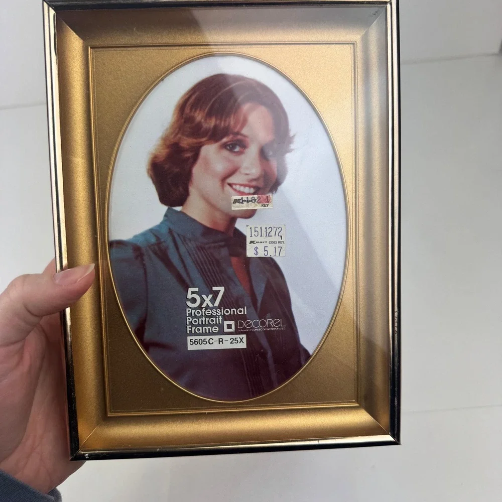 2 Vintage 5x7 Picture‎ Frames 70s Gold Oval Rectangle Tabletop Shadow Box READ