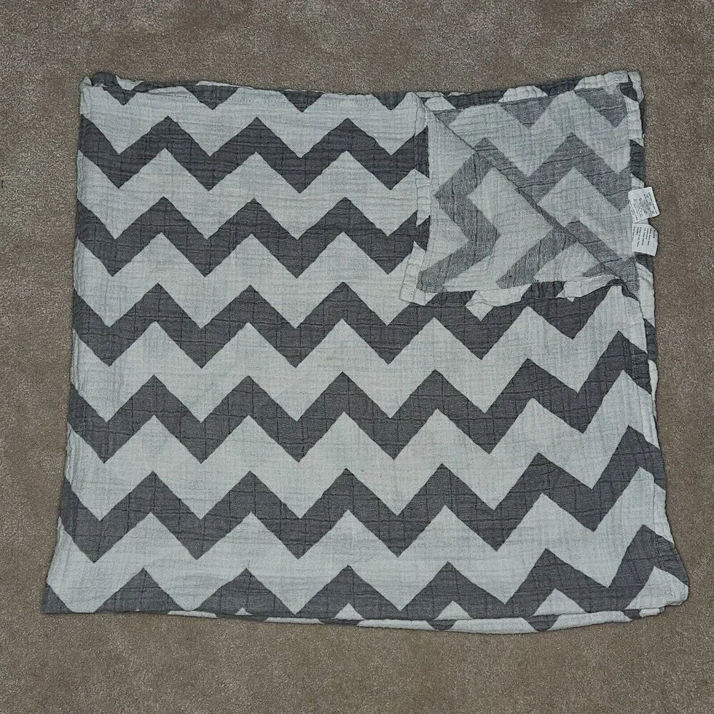 Momo Bebe Gray White Chevron Print Muslin 100% Cotton Swaddle Blanket Baby 40x45