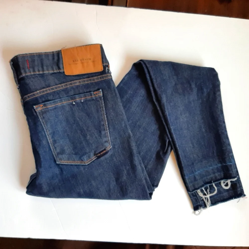 ⭐️5/$20 KSK Denim Distressed Busted Knee Jeans Size 27