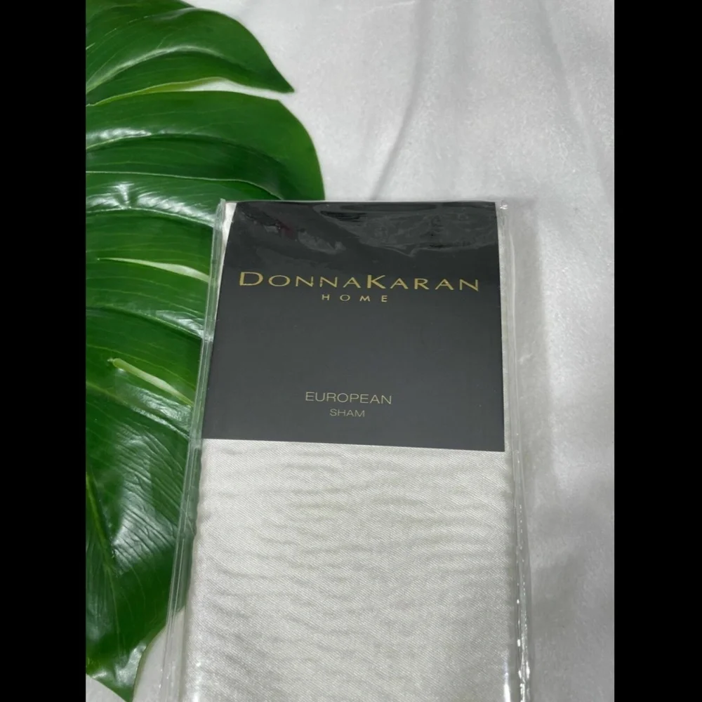 NIB Donna Karan Aura Collection 1 Euro Sham‎